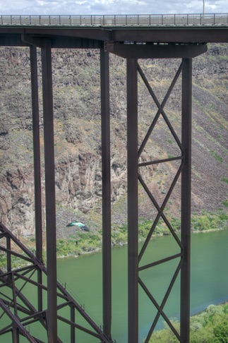 Base jumper from the Twin Falls bridge